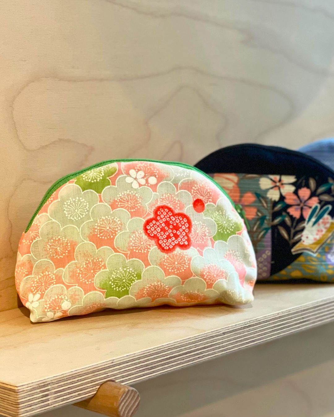 Pochette demi-cercle en tissu traditionnel japonais