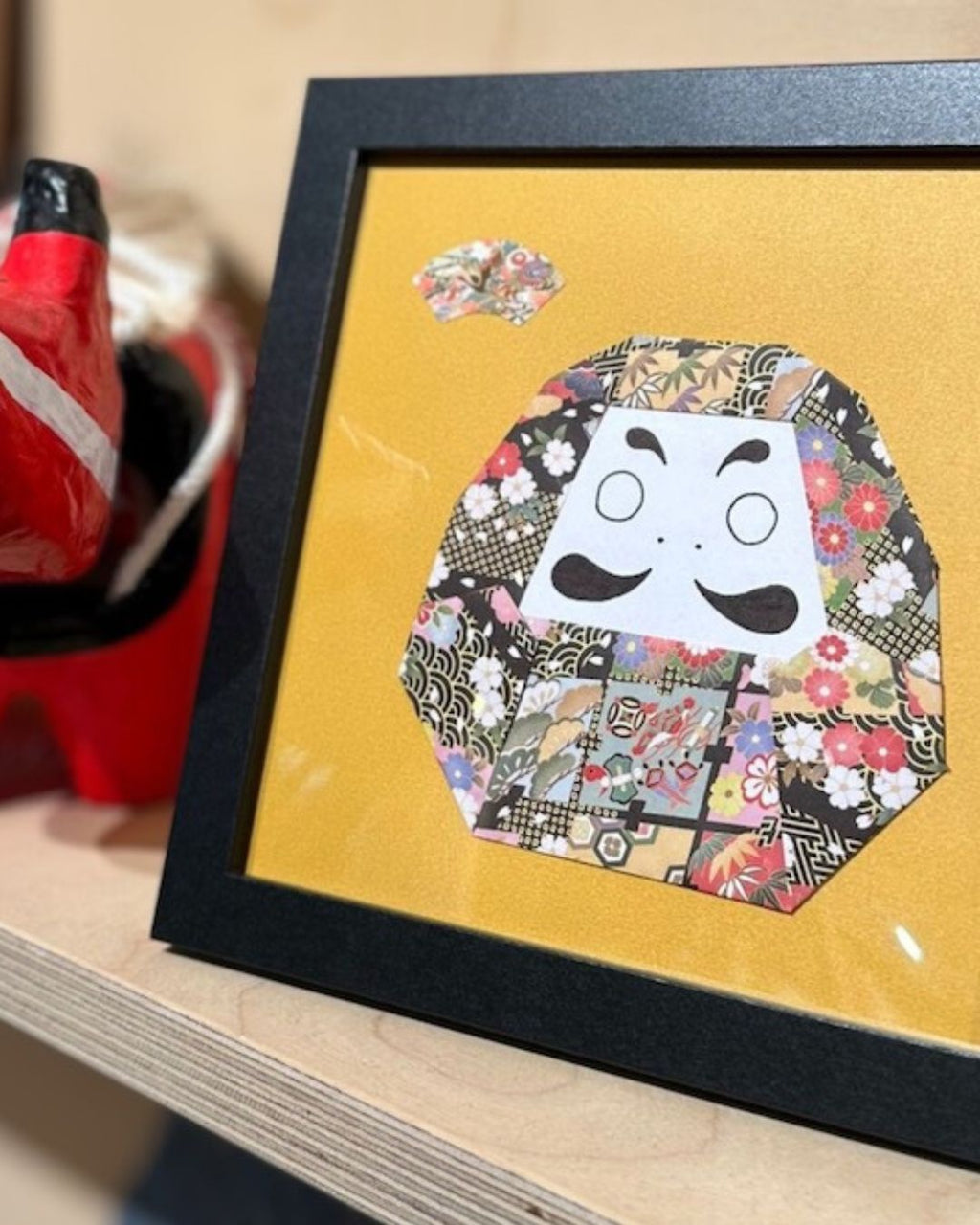 Tableau Daruma en origami